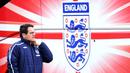 Manajer Timnas Inggris, Fabio Capello berjalan menuju tempat berlatih di fasilitas milik Arsenal di London Colney, 24 Maret 2009. AFP PHOTO/Adrian Dennis