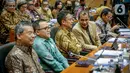 <p>Menteri Kesehatan Budi Gunadi Sadikin (ketiga kiri), Menteri Pendayagunaan Aparatur Negara dan Reformasi Birokrasi Abdullah Azwar Anas (kedua kiri), Wakil Menteri Keuangan Suahasil Nazara (kiri), Wakil Menteri Hukum dan Hak Asasi Manusia Edward Omar Sharif Hiariej (ketiga kanan) mengikuti Rapat Kerja dengan Komisi IX DPR di Gedung Parlemen, Jakarta, Senin (19/6/2023). (Liputan6.com/Faizal Fanani)</p>