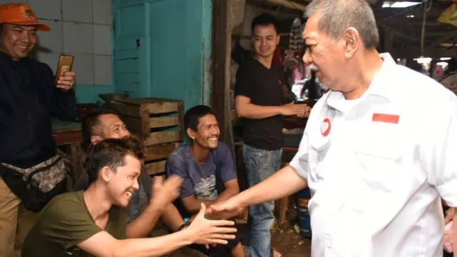 Deddy Mizwar mendatangi Pasar Caringin, Bogor, Senin (2/4/2018). (Tim Media Deddy Mizwar)
