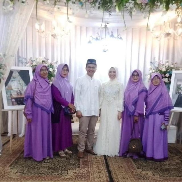 6 Potret Tasyakuran Pernikahan Sahrul Gunawan dan Dine Mutiara, Digelar di Rumah Dinas