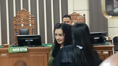 Bupati Pekalongan Non Aktif Fadia Arafiq Derita Penyakit Serius, Minta Izin Berobat