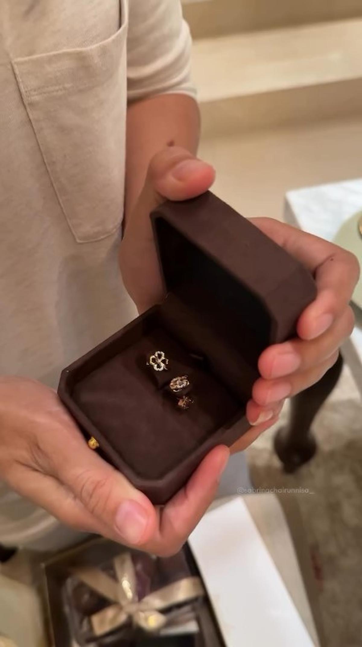 Keluarga Deddy Corbuzier Beri Surprise untuk ART yang Ulang Tahun, Kedekatan Mereka Disorot