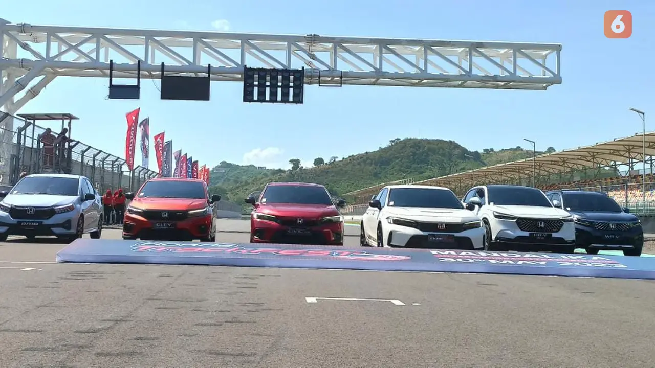 Honda TrackFEST Ajak Konsumen Civic Type R Memacu Adrenalin di Sirkuit Mandalika