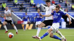 Meski Vardy tidak mencetak gol di laga terakhir Leicester saat menghadapi Manchester United, jumlah gol Pemain berusia 33 tahun ini sudah tidak dapat dikejar oleh rival-rivalnya. (Michael Regan/Pool via AP)