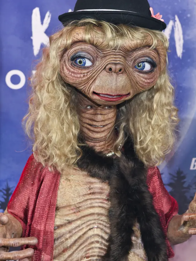 Kostum Halloween Heidi Klum tahun 2024, jadi alien film E.T. (Evan Agostini/Invision/AP)