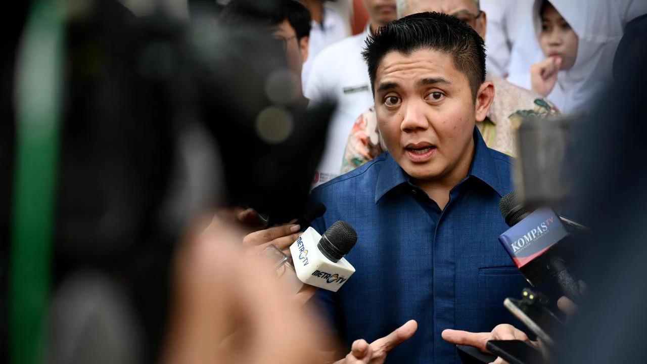 VIDEO: Satu Ruangan Tertawa, Pecah Seskab Teddy Kuis Dadakan Bikin Kepala BPS Manado Grogi
