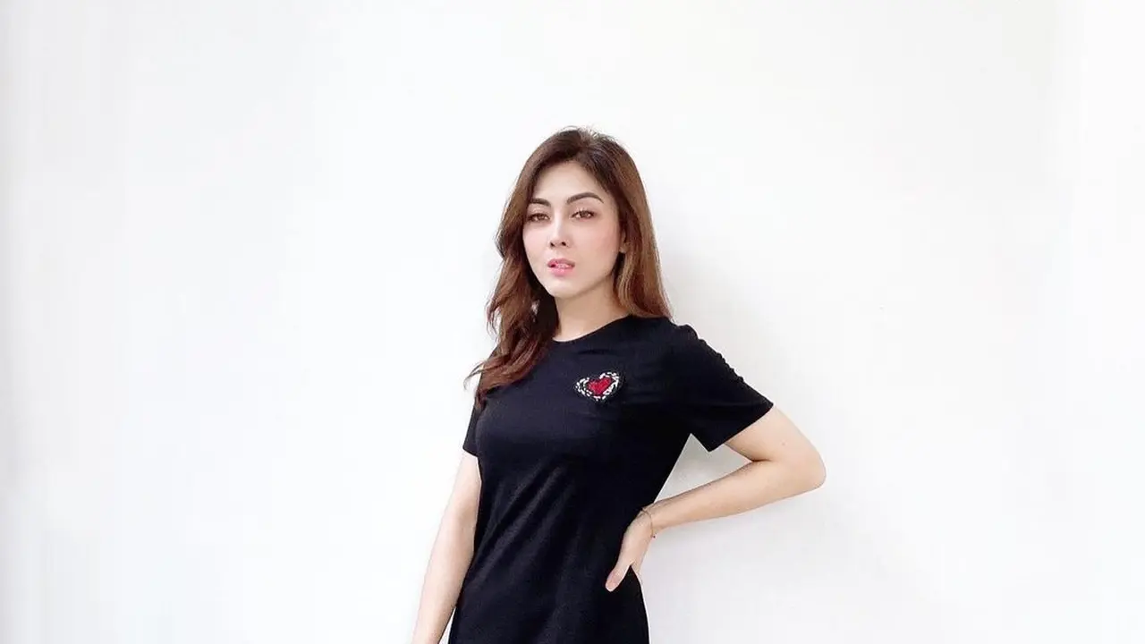 6 Potret Terbaru Dhena Devanka, Disebut Makin Kurus Oleh Netizen