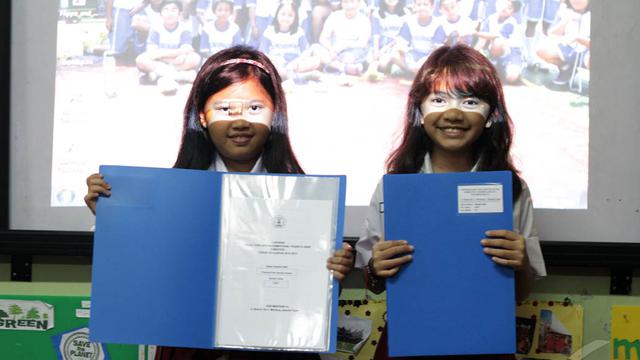 Hari Pertama Masuk Sekolah, SDN Menteng 01 Baru Bagi Rapor