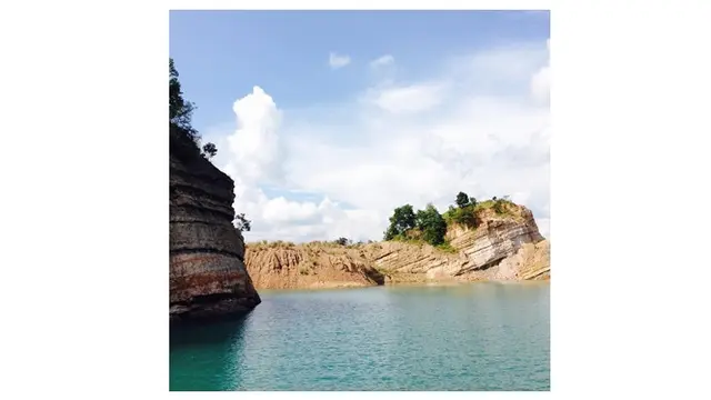 Danau Biru Pangaron