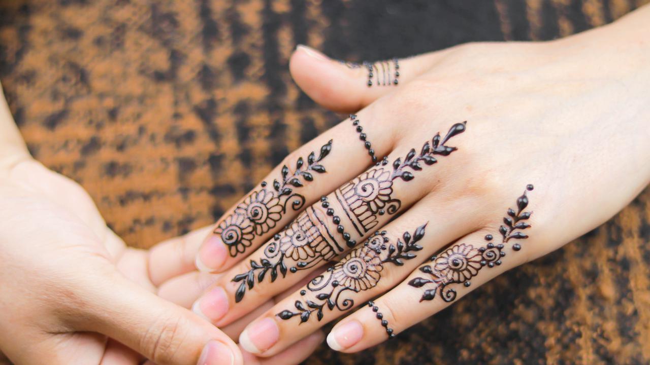 5 Inspirasi Model Henna Tangan yang Simpel Namun Cantik untuk April 2025, Perindah Penampilan