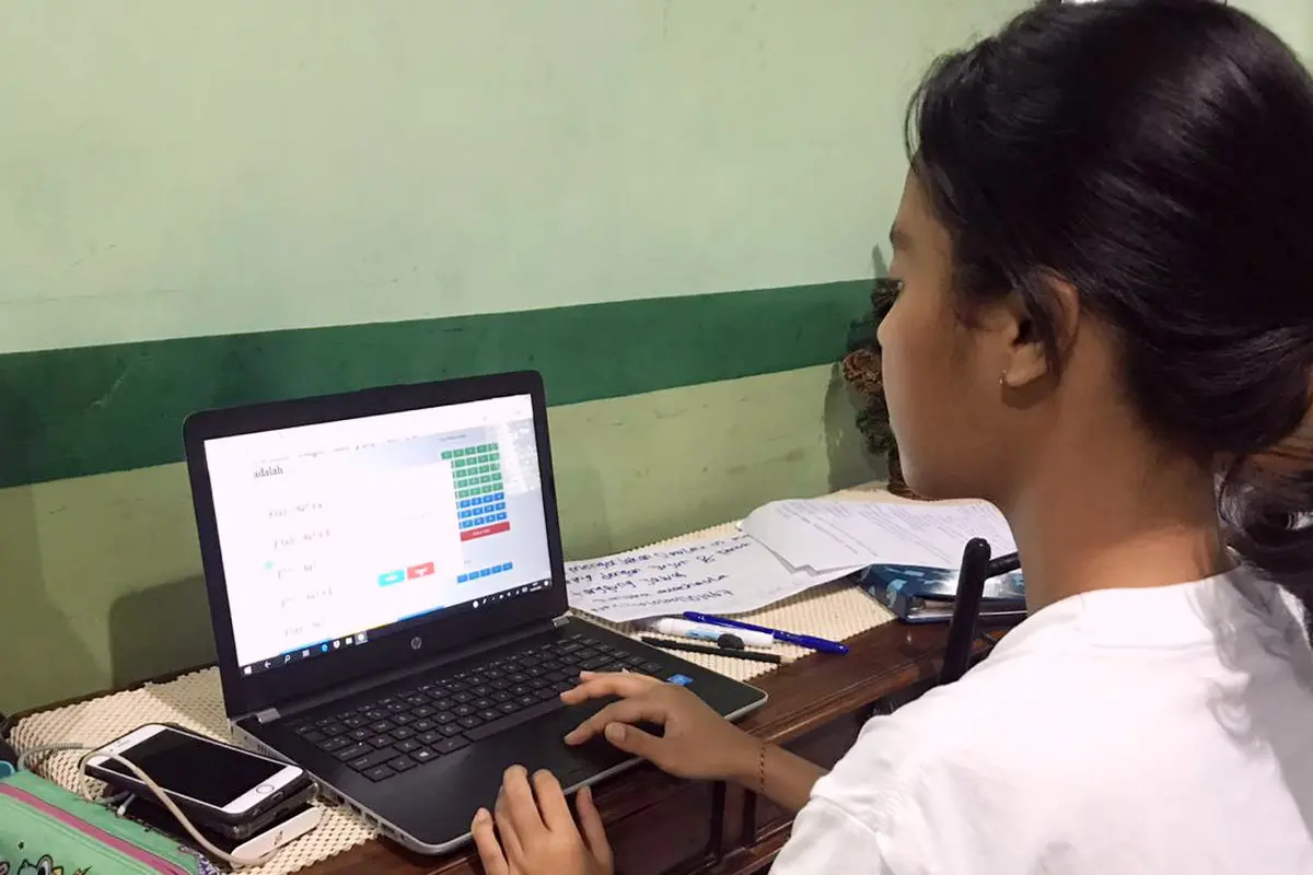 Ujian Akhir Kesetaraan Online Kemendikbud di masa pandemi Covid-19.
