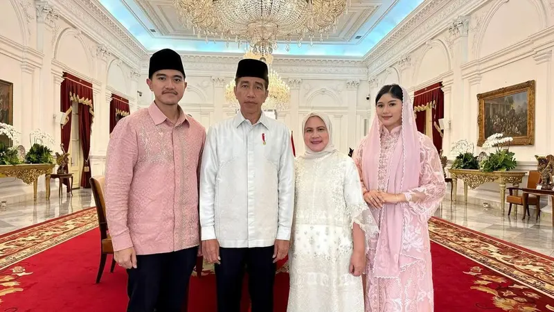 Erina Gudono, Iriana Jokowi, Presiden Jokowi, dan Kaesang Pangarep. (Foto: Dok. Instagram @kaesangp)