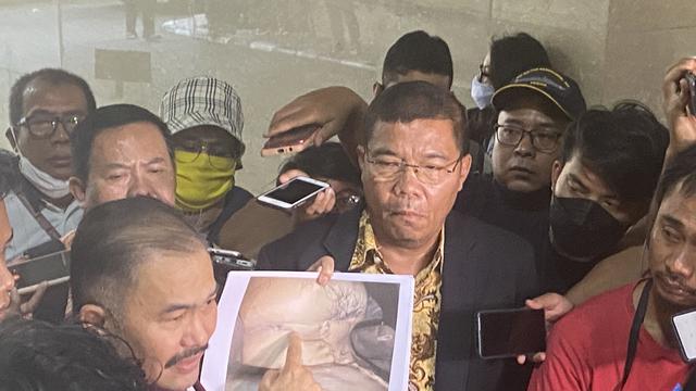 Kamarudin Simanjuntak, Pengacara Keluarga Almarhum Brigadir J alias Nofriansyah Yosua Hutabarat, menemukan bukti baru terkait dugaan pembunuhan berencana yang menewaskan kliennya.