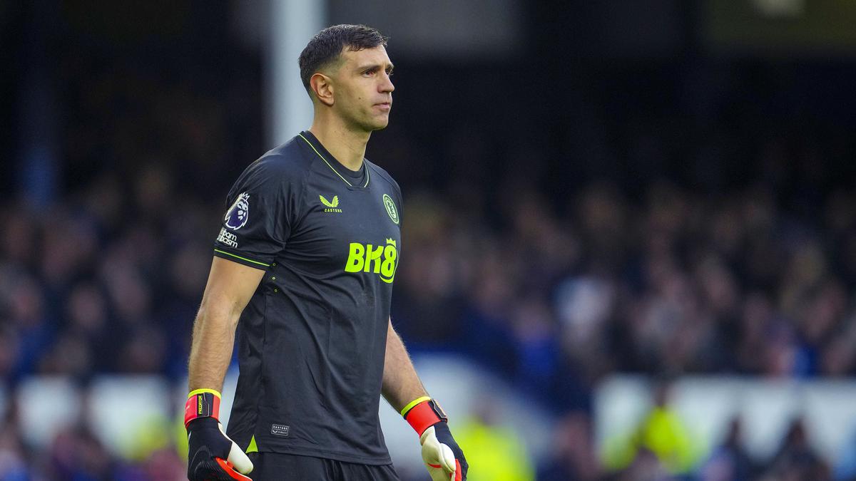 Chelsea Sudah Benar Datangkan Emiliano Martinez dan Coret Robert Sanchez