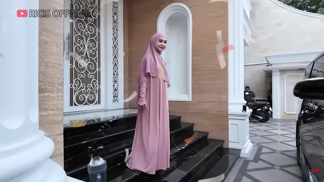 Potret Fasad Depan Rumah Ria Ricis