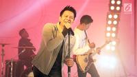 Grup band NOAH (Ariel, David, dan Lukman) melakukan proses syuting video klip single bertajuk 'Wanitaku' di Musica Studio, Jakarta Selatan, Kamis (25/7/2019). Menurut Ariel, lagu 'Wanitaku' akan menjadi intro sebelum album terbaru NOAH resmi dirilis. (Fimela.com/Bambang Ekoros Purnama)