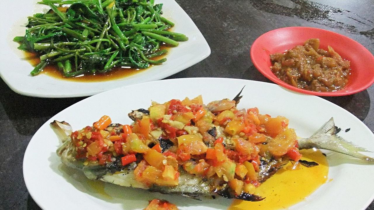 ilustrasi ikan bakar