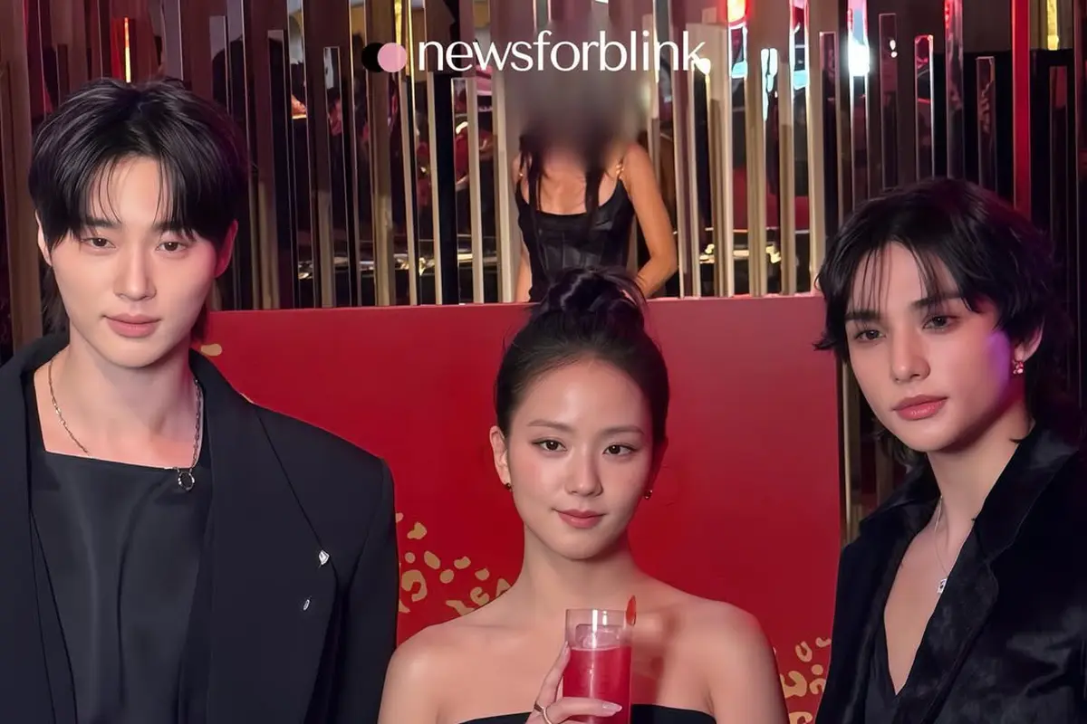 Pesona Jisoo BLACKPINK Bergaun Hitam, Diapit Byun Woo-seok dan Hyunjin Stray Kids di Cartier 2025 End of Year Party