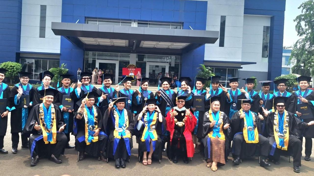 IMDE Gelar Wisuda ke-18, Lulusan Siap Bangun Negeri dengan Teknologi dan Media Kreatif