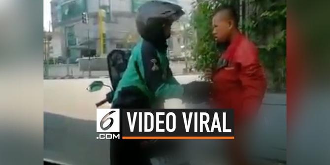 VIDEO: Viral, Driver Ojol Beri Pakaian Ke Remaja Bugil di Jalan