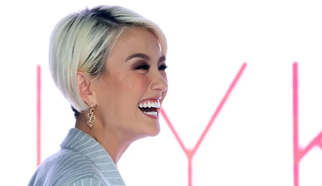 "Bisnis seperti sudah menjadi darah daging dalam diri saya. Di dunia bisnis saya udah punya aplikasi, jadi saya udah punya Agnez Mo Apps, Maverick, Digital Radio, Clothing Line, Parfum dan ini digital platform," kata Agnez Mo. (Bambang E. Ros/Bintang.com)