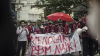 Aksi demonstrasi menolak kenaikan harga BBM di depan Gedung DPRD Jawa Barat, Kota Bandung, Jumat (9/9/2022). (Liputan6.com/Dikdik Ripaldi)