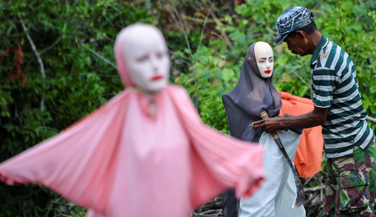 Foto Ketika Manekin Jadi Orang Orangan Sawah Regional Liputan6com