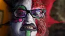 Seorang pria berpakaian zombie selama perayaan halloween di Amerika, Minggu (18/10/2015). Perayaan Halloween dilakukan setiap bulan oktober. (REUTERS/Shannon Stapleton)