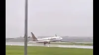 Apa Kemungkinan Penyebab Crossing Landing yang Dialami Batik Air Menurut Sains?