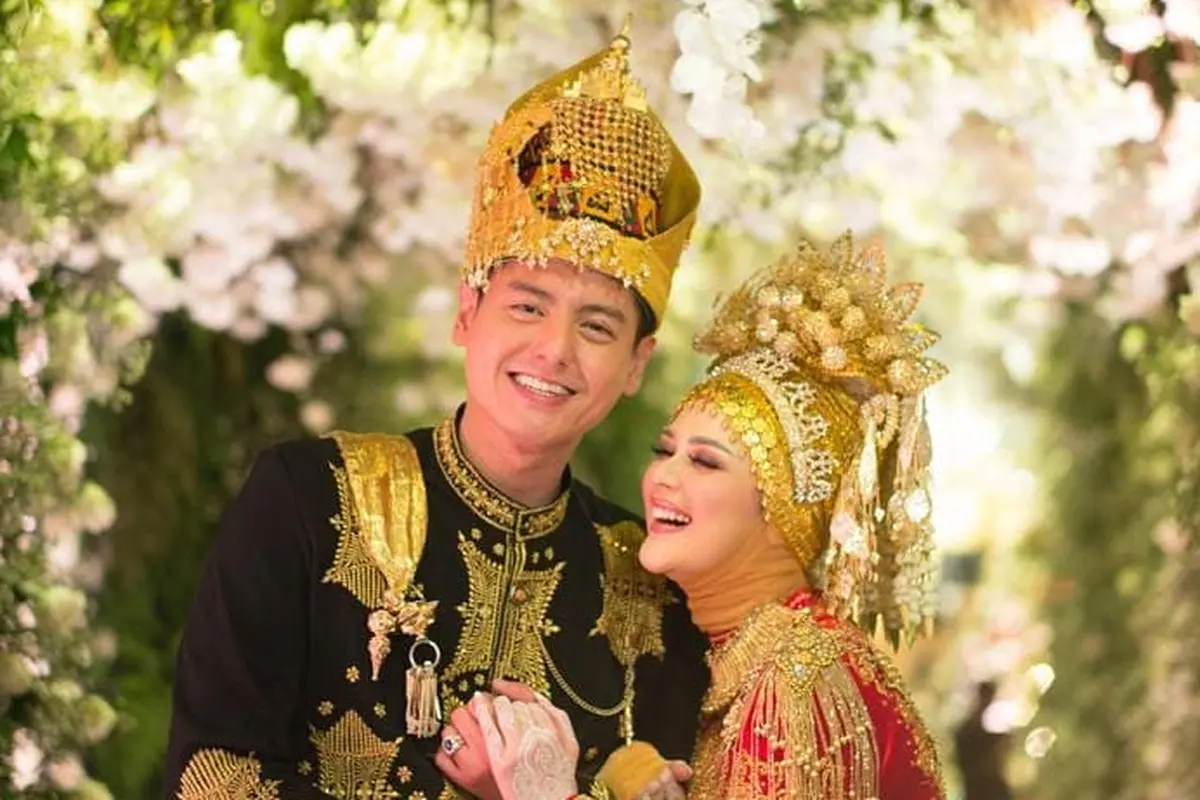 [Fimela] Cut Meyriska dan Roger Danuarta