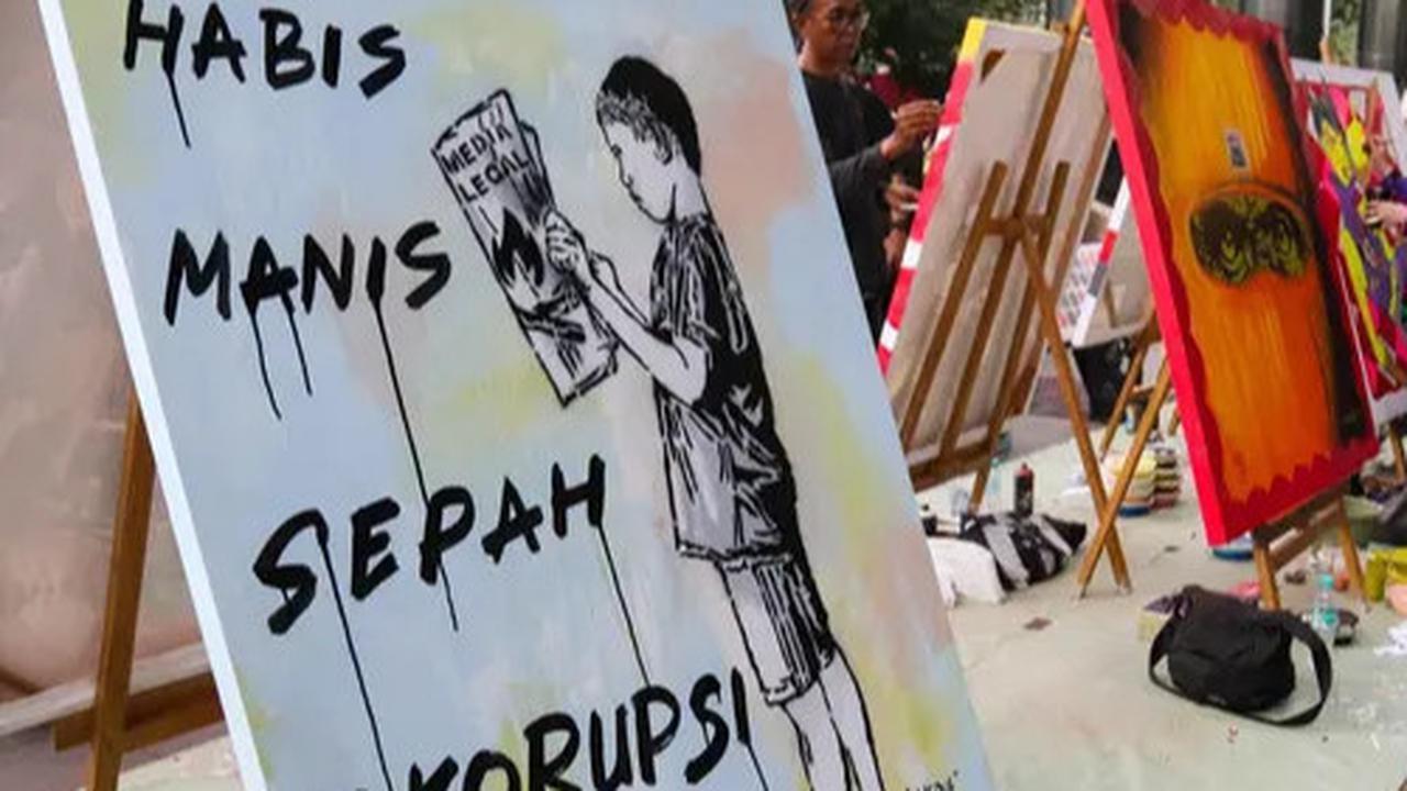 FOTO: Hari Antikorupsi Sedunia, Puluhan Seniman Kritik Korupsi Lewat Guratan Kuas