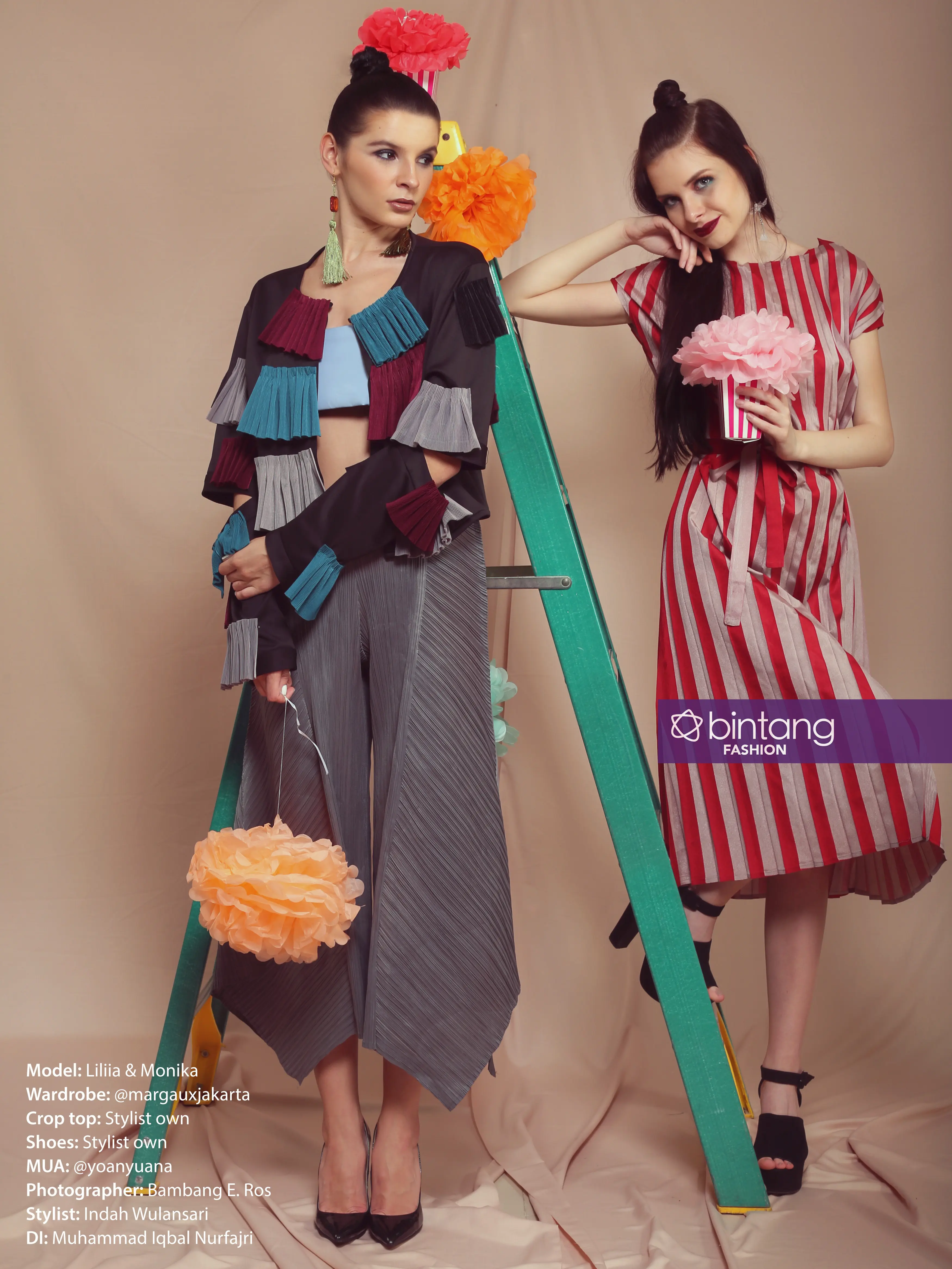 Beri kesan ceria atau playful saat menghadiri pesta. (Model: Liliia & Monika. Photographer: Bambang E. Ros, Wardrobe: @margauxjakarta. Shoes: Stylist own. MUA:@yoanyuana. Stylist: Indah Wulansari. DI: Muhammada Iqbal Nurfajri)