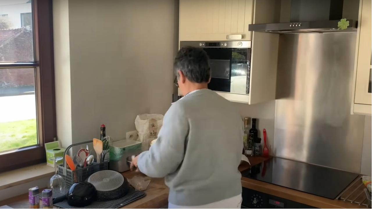 Potret Dapur Rumah Ibu Sandy Walsh di Belanda, Peralatan Masak Lengkap Khas Emak-emak Indonesia