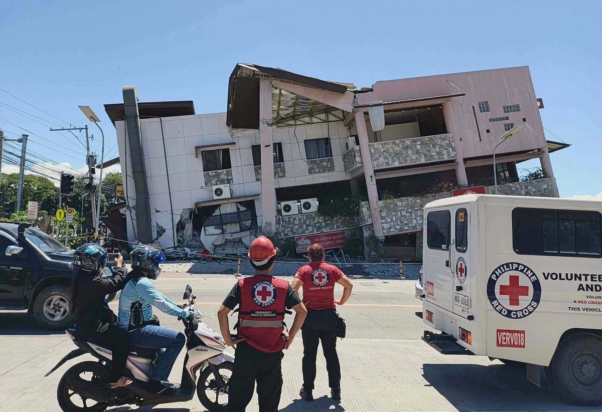 FOTO: Gempa Berkekuatan 7,8 Guncang Filipina Selatan dan Picu Tsunami