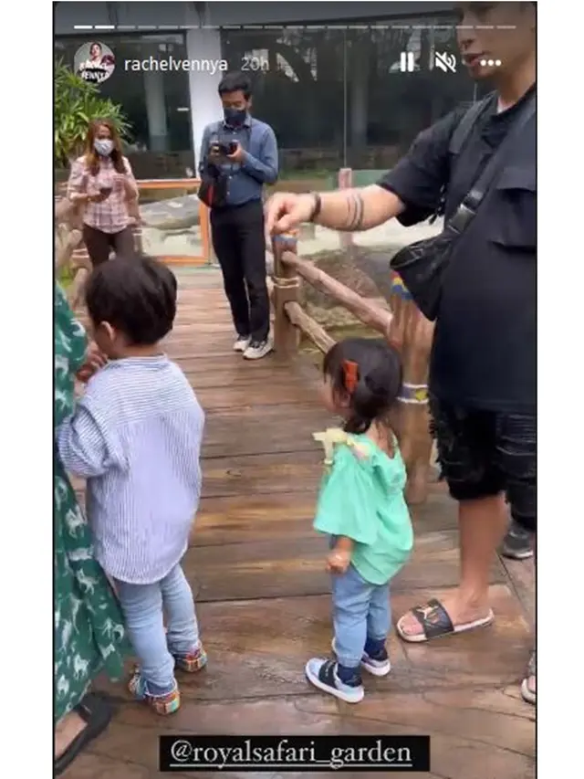 Ajak Xabiru dan Chava, Ini 6 Momen Seru Rachel Vennya dan Okin di Taman Safari