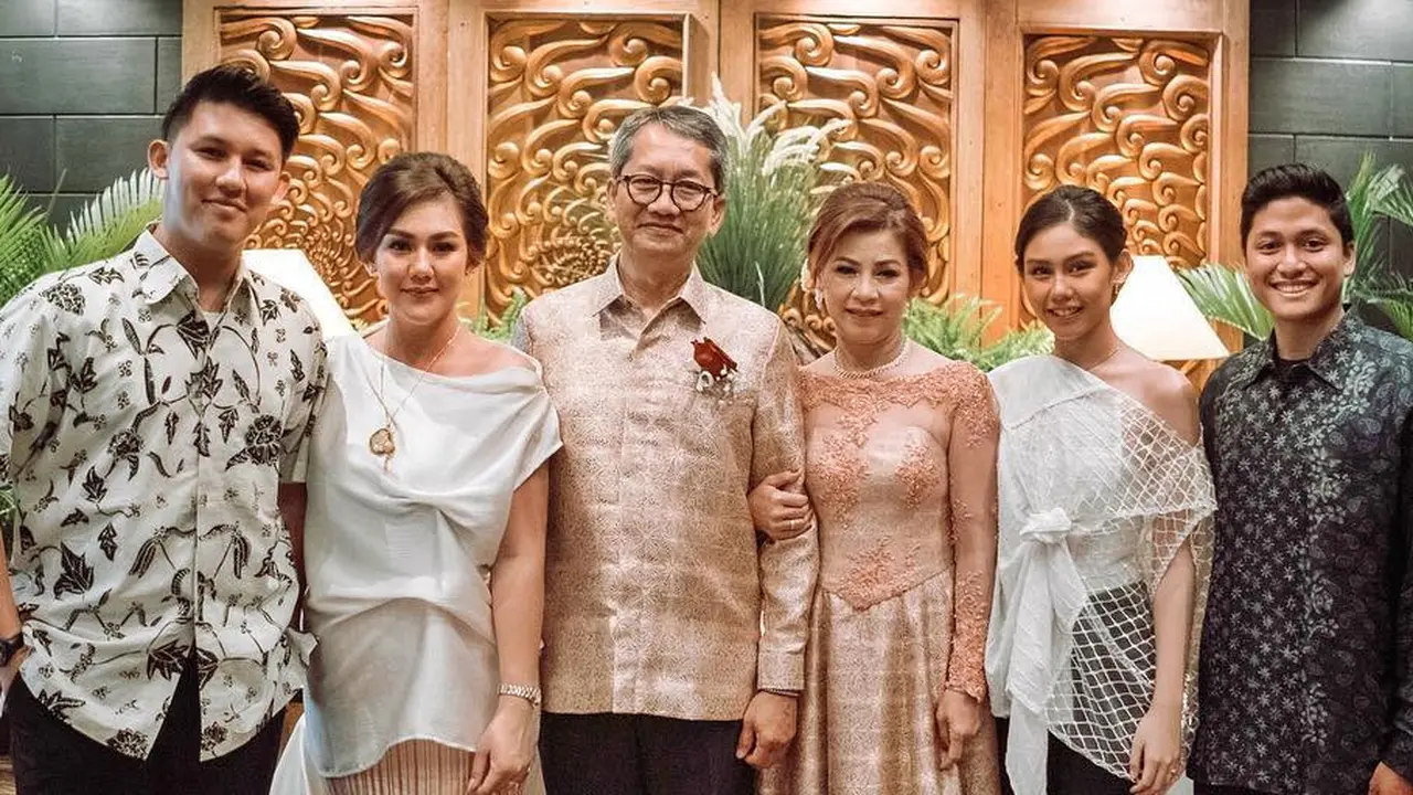 Pernikahan ibu Vanesha Prescilla dan Sissy Priscillia (Instagram/ sysiio/ - https://www.instagram.com/p/BvgY0JZANxc/)