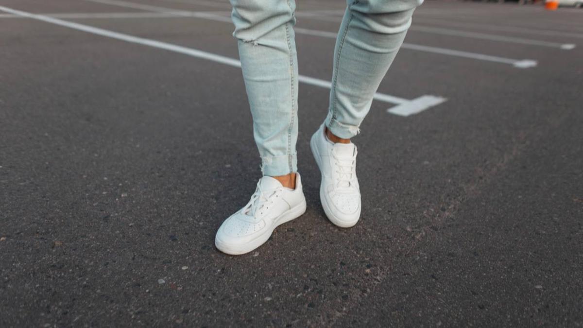 Rekomendasi Sneakers Unisex Stylish untuk Ngabuburit 2024