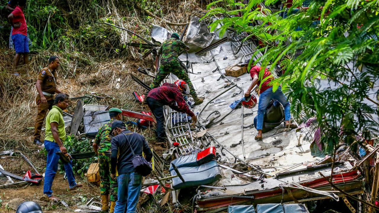 Kecelakaan Tragis Bus Penuh Sesak Terjun ke Jurang di Sri Lanka