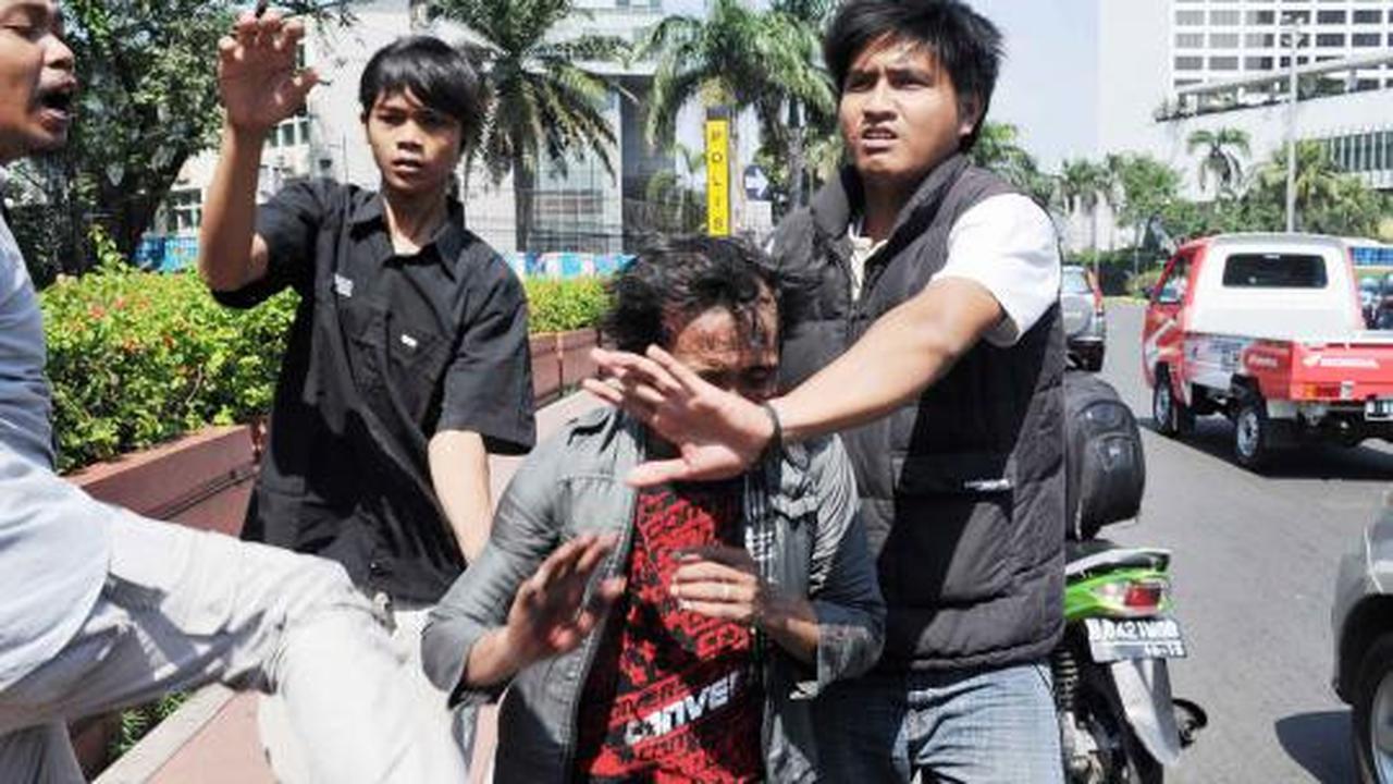 Dua pencopet babak belur dikeroyok massa