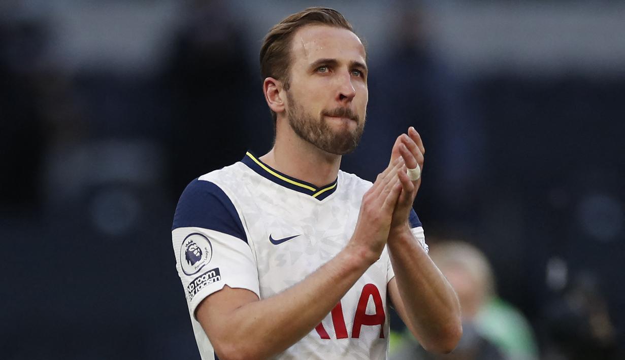 Musim ini, Harry Kane memang tak setajam musim lalu dengan hanya mencetak 2 gol dan 1 assit dalam 14 laga di Liga Inggris bersama Tottenham. Hal tersebut menjadi pemicu penurunan nilai pasarnya, yaitu sebesar 20 juta euro atau setara dengan 322 milair rupiah. (AFP/Pool/Paul Childs)