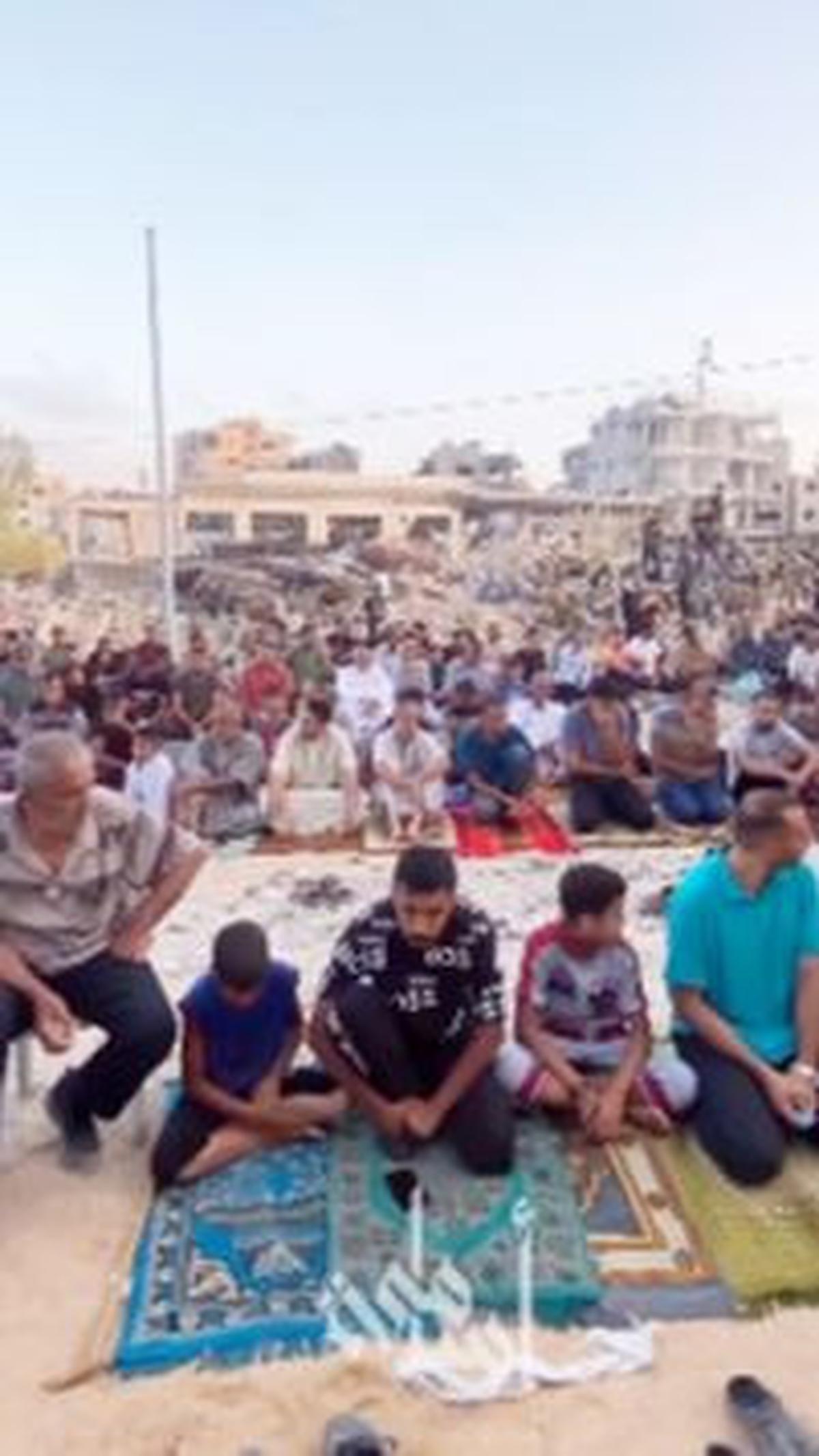 "Suasana Salat Iduladha di Gaza Utara pada Ahad, 16 Juni 2024, tetap berjalan syahdu," demikian dikutip dari keterangan video.