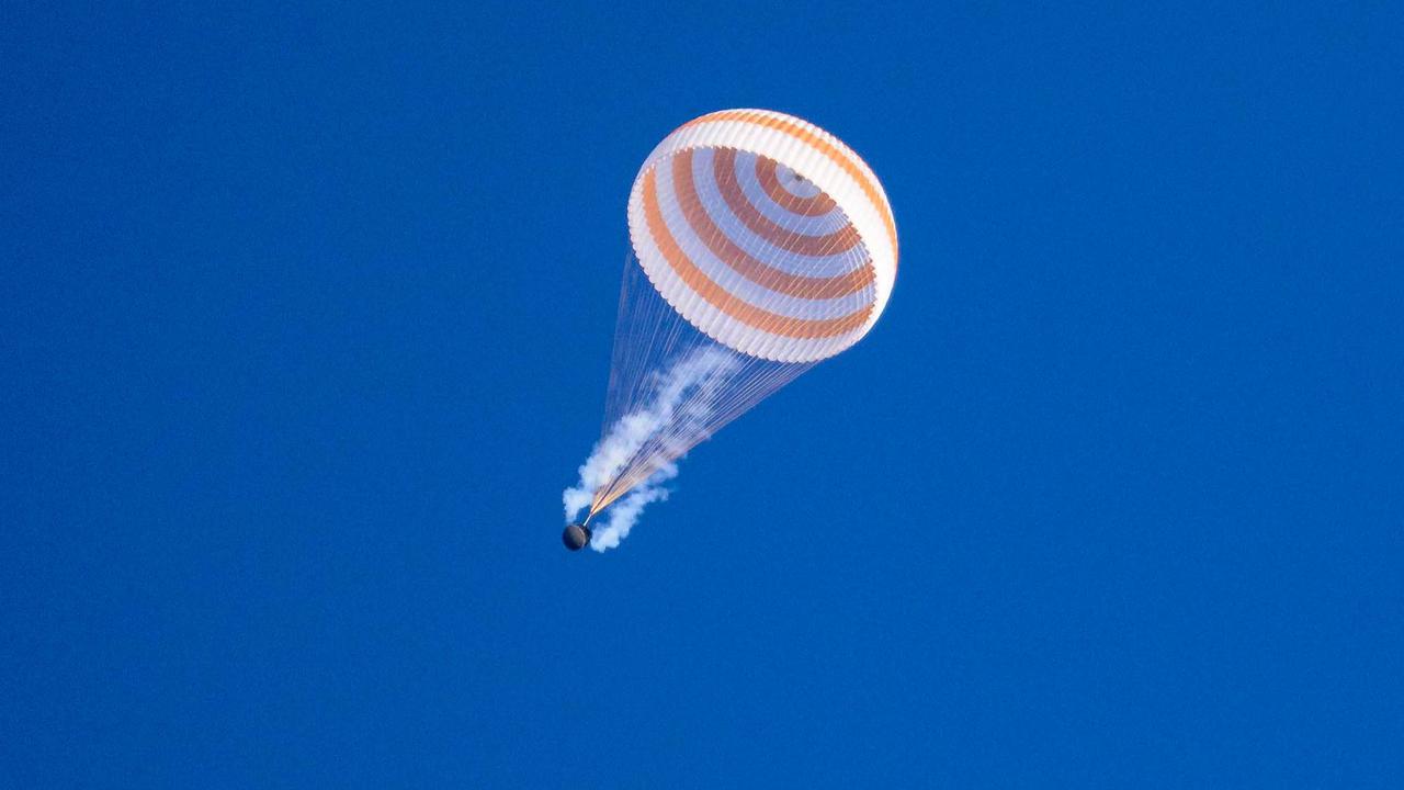 Detik-Detik Menegangkan saat Awak Soyuz MS-26 Mendarat di Bumi