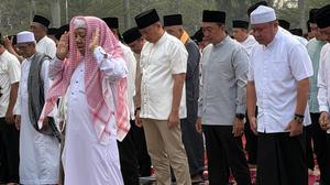 Asap Kepung Sumsel, Ribuan Warga Gelar Salat Minta Hujan