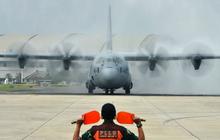 VIDEO: Disambut Jenderal TNI, Momen Hercules Terakhir Gagah Lewati Water Salute
