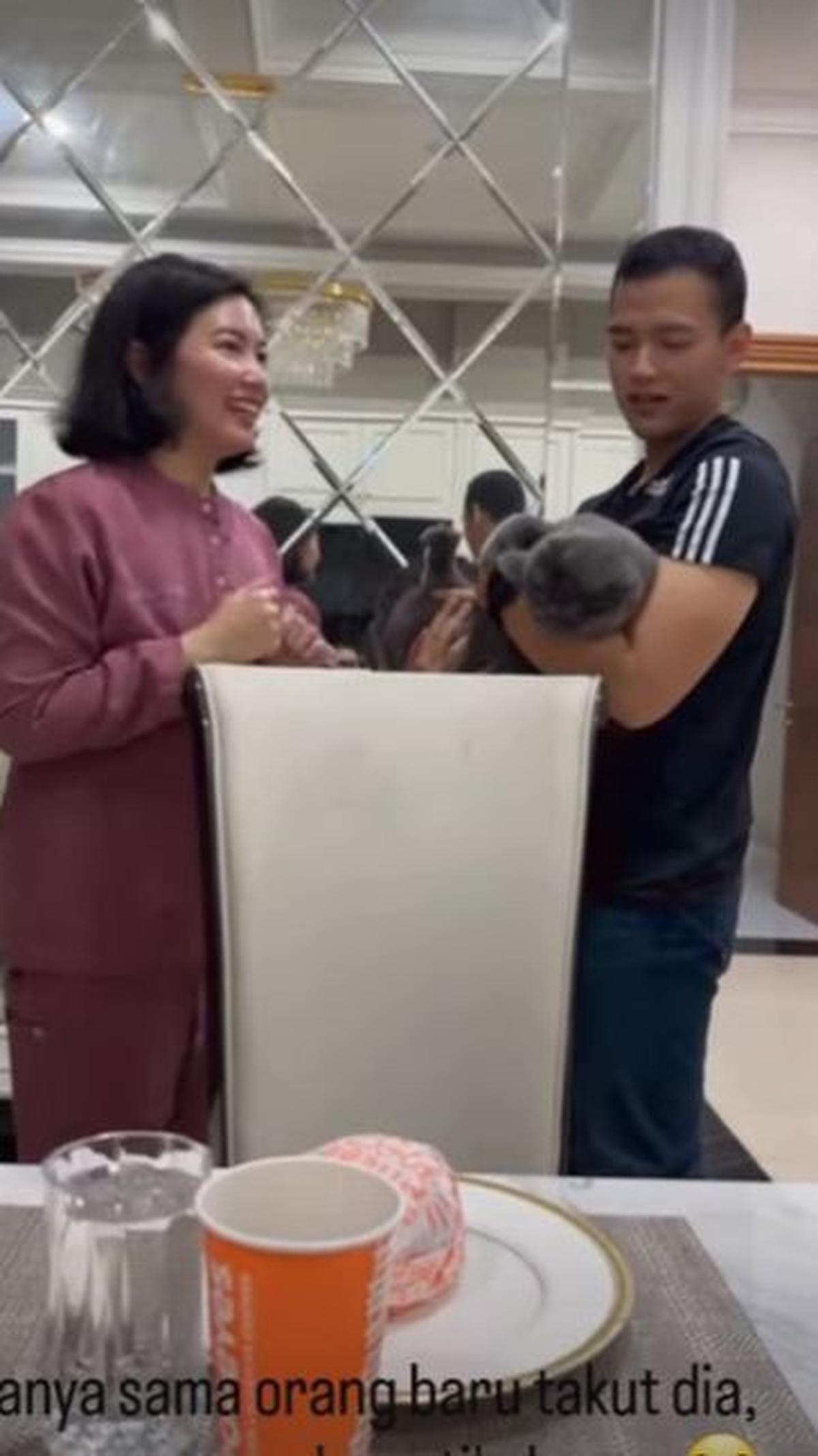 Padahal menurut Hafiz biasanya kucingnya itu takut kepada orang baru.