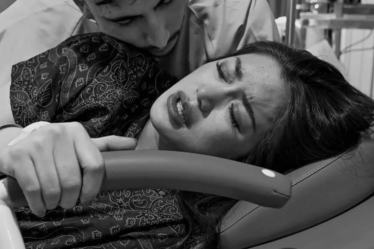 6 Potret Jessica Iskandar Didampingi Vincent Verhaag ketika Melahirkan,
