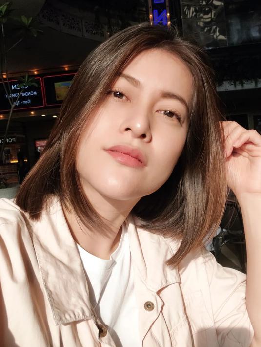 <p>Lydia Pratiwi alias Maria Eleanor bebas bersyarat di 2013 dan benar-benar bebas tahun 2018 karena mendapat potongan hukuman 30 bulan. Kini, Maria Eleanor mulai menata hidup baru dan memutuskan ganti nama jadi Maria Eleanor. (FOTO: instagram.com/mariaeleanor.official/)</p>