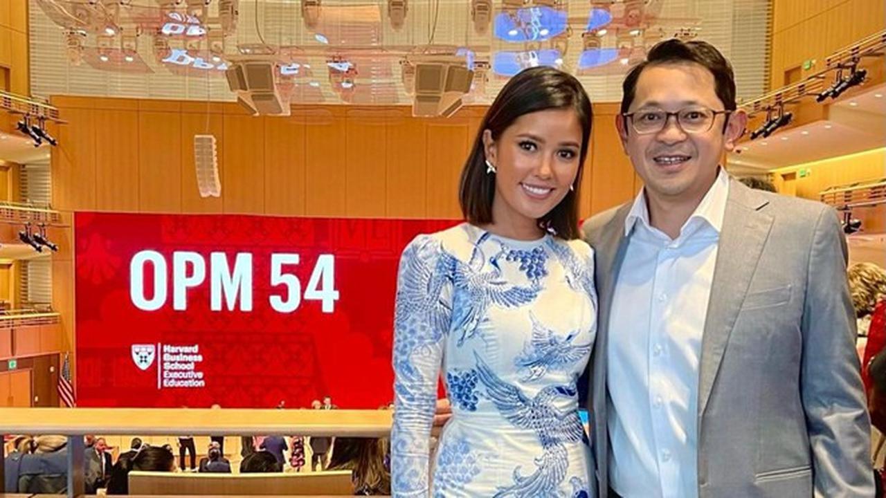 7 Potret Mesra Titi Radjo Padmaja dan Suami yang Jarang Tersorot