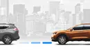 Perhatikan jarak ke mobil depan untuk menghindari tabrak beruntun jika terjadi pengereman mendadak. Hitung jarak minimal 3 detik dengan mobil depan. Caranya dengan menempatkan patokan seperti tiang penunjuk kilometer tol, ketika mobil depan berada di sebelah tiang tersebut langsung hitung apakah mobil kita sampai ke tiang itu dalam waktu lebih dari tiga detik, jika kurang maka harus menambah jarak. Cara lain adalah dengan melihat ban belakang mobil depan. Jika ban mobil di depan kita masih terlihat, tandanya masih memiliki cukup ruang untuk manuver mendadak bila terjadi sesuatu. Selain itu, untuk di tol bisa menjaga jarak kira-kira 70-100 meter dengan mobil depan. (Source: nissan.co.id)