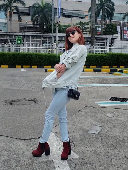 Perempuan yang biasa tampil ceria itu tiba-tiba membuat heboh dunia maya. Ia menuangkan kemarahannya setelah merasa dikhianati dengan cowok yang berinisial DA. (Instagram/ckjessica25)